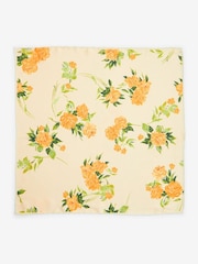 Floral amarelo - Friends Like These Satin Printed Multiway Head Scarf - Imagem 3 de 5