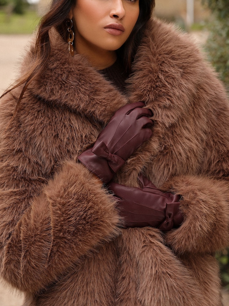 Love & Roses Burgundy Red Leather Look Bow Trim Gloves - Image 2 of 5