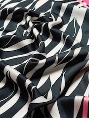 Preto/Branco - Love & Roses Satin Multiway Headscarf - Imagem 3 de 3
