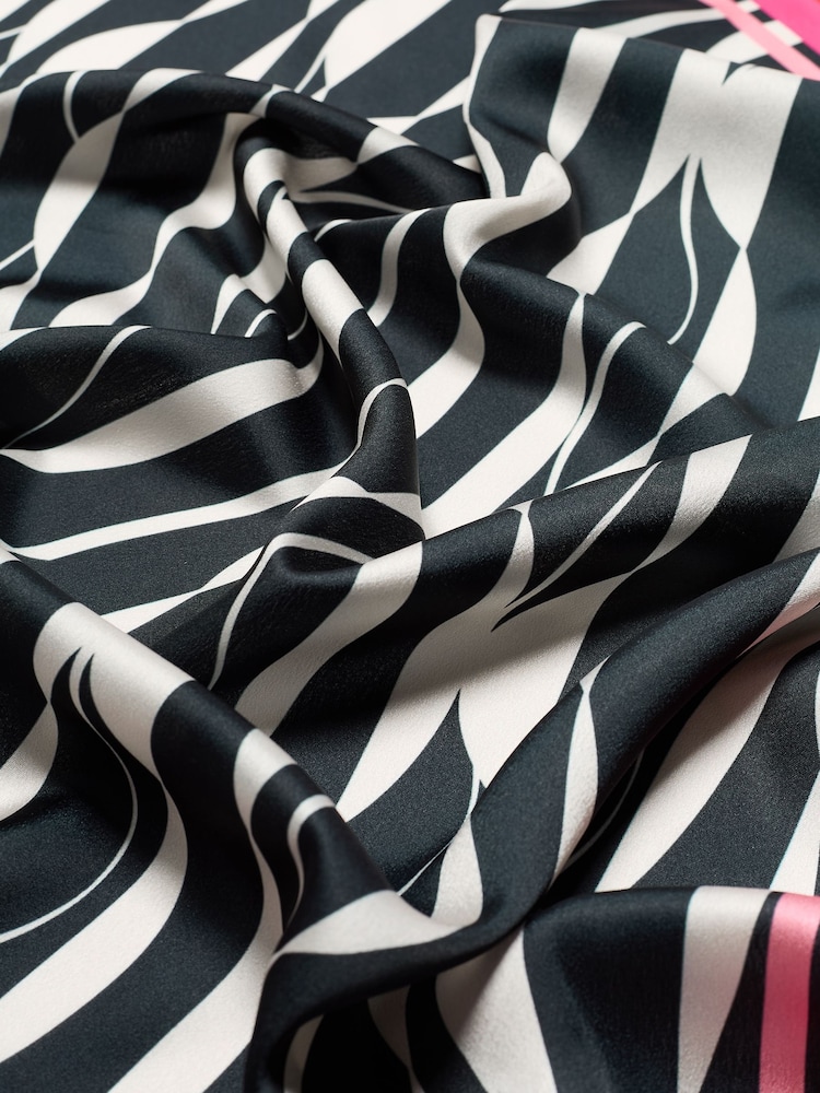Preto/Branco - Love & Roses Satin Multiway Headscarf - Imagem 3 de 3
