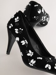 Terciopelo negro - Forever Comfort Velvet Embellished Peep Toe Heels - Imagen 9 de 9