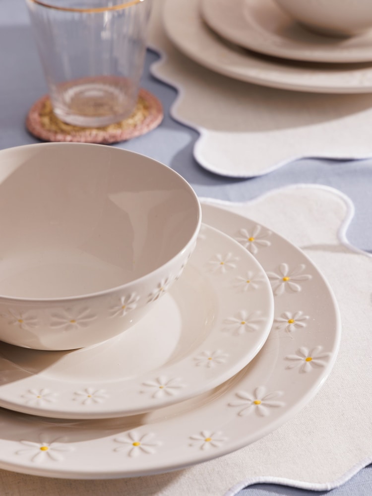 Price & Kensington. 16 Piece Cream Daisy Dinners Set - Image 1 of 4
