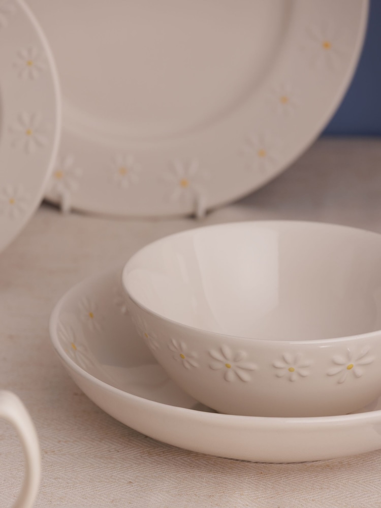 Price & Kensington. 16 Piece Cream Daisy Dinners Set - Image 2 of 4