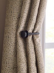 Set of 2 Ribbed Stud Curtain Holdbacks - صورة 1 من 1