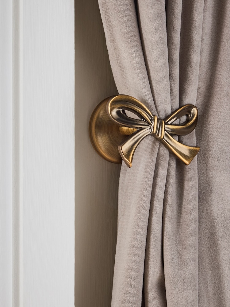 Antique Brass Set of 2 Bow Curtain Holdbacks - Image 1 of 4