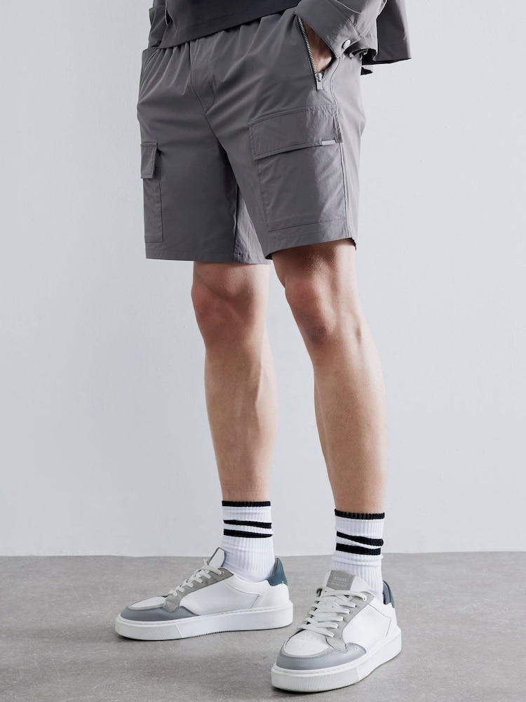 River Island Grey Skinny Fit Cargo Shorts - Image 2 of 4