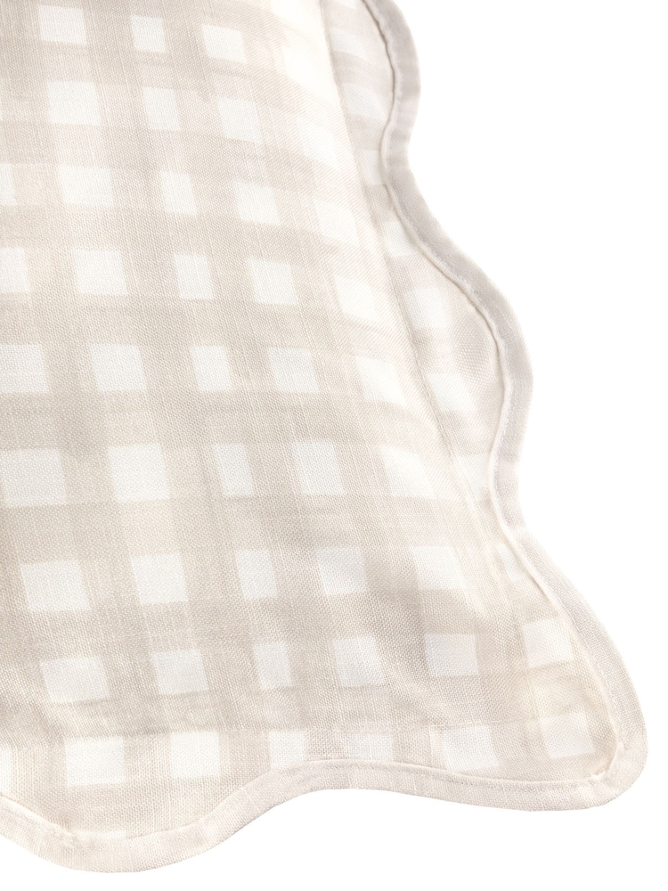 furn. Scallop Edge Gingham Cushion - صورة 4 من 4