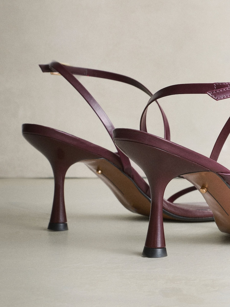 أحمر عنابي - حذاء بكعب عالي نحيف من الجلد الفاخر بتصميم أحزمة من Signature - Image 11 of 11