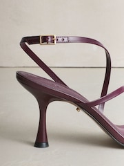 أحمر عنابي - حذاء بكعب عالي نحيف من الجلد الفاخر بتصميم أحزمة من Signature - Image 9 of 11