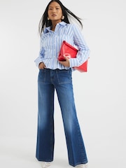 River Island Relaxed Petite High Rise Flare Jeans - Bild 1 von 3