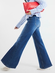 River Island Relaxed Petite High Rise Flare Jeans - Bild 3 von 3