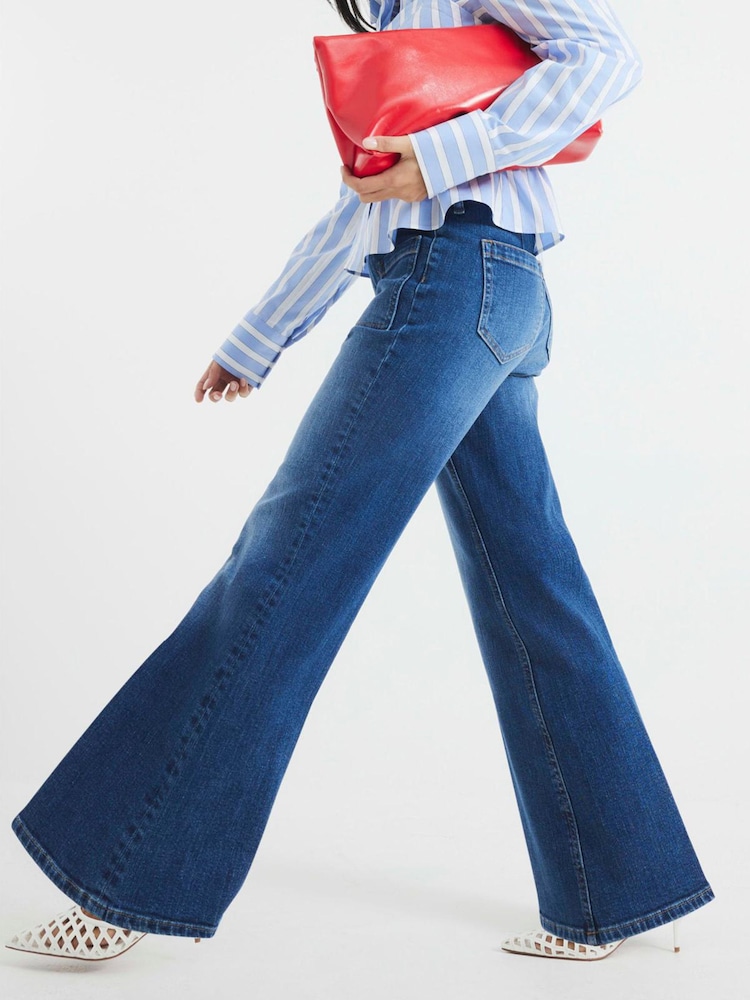 River Island Relaxed Petite High Rise Flare Jeans - Bild 3 von 3