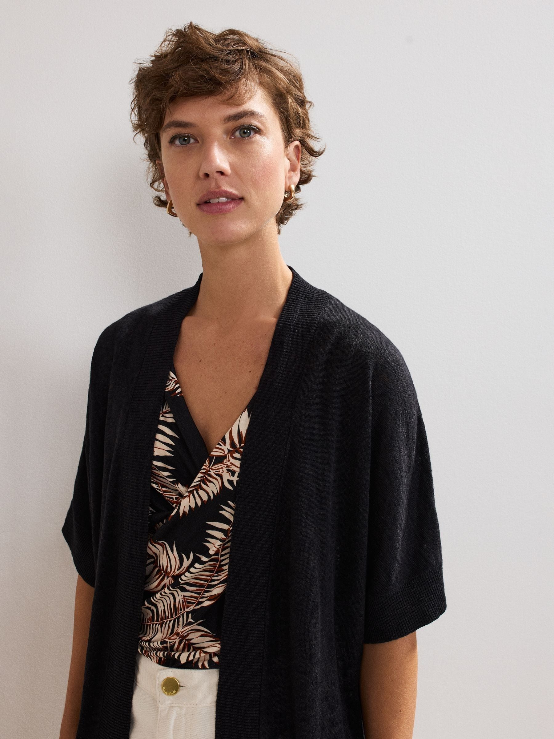 フェイズ エイト Phase Eight Louise Longline Cardigan （Black） Black Long Cardigan with Shawl Neck & Long Sleeves | Phase