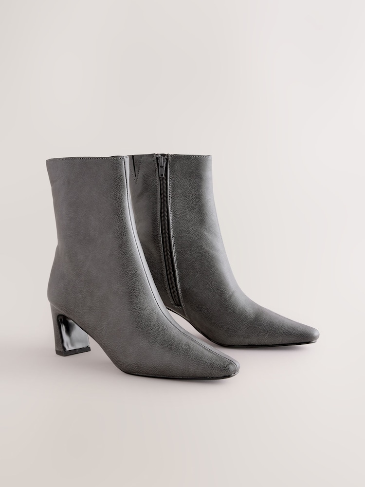 Take a look at these 5 Best grey ankle boots