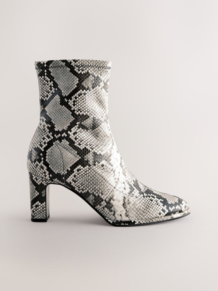 Estampa de cobra - Botas de meia com bico redondo Forever Comfort® - Imagem 1 de 5