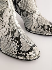 Estampa de cobra - Botas de meia com bico redondo Forever Comfort® - Imagem 5 de 5