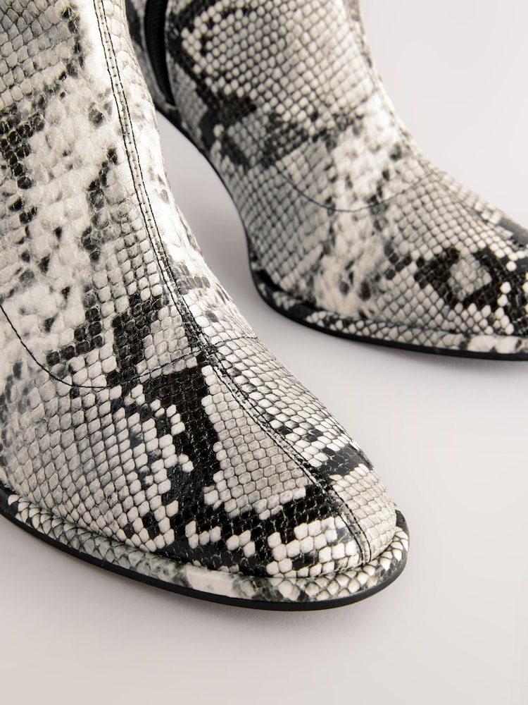 Estampa de cobra - Botas de meia com bico redondo Forever Comfort® - Imagem 5 de 5