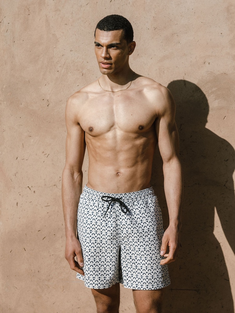 Черный - Chelsea Peers Geometric Tile Print Swim Shorts - Image 1 of 5