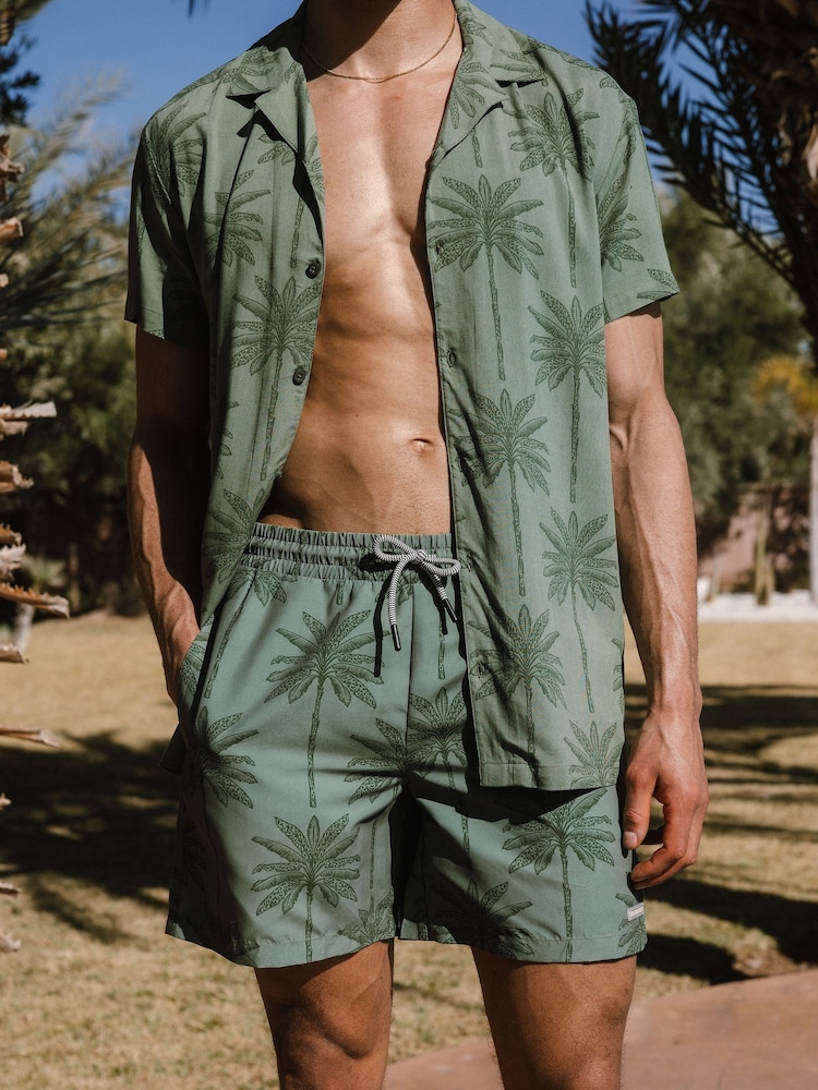 Chelsea Peers Green Palm Tree Print Short Sleeve Shirt - Image 2 of 5