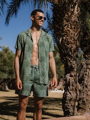 Chelsea Peers Green Palm Tree Print Short Sleeve Shirt - Image 3 of 5