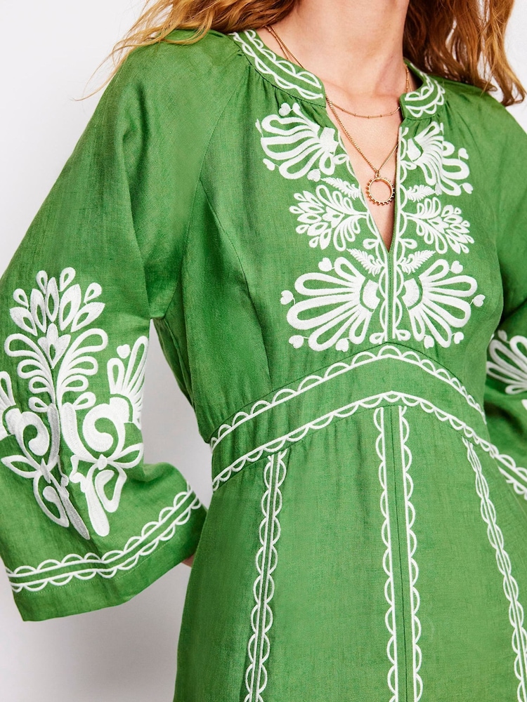 green emerald velvet dress Light Green Tulle A-Line Midi Appliques Homecoming Dress