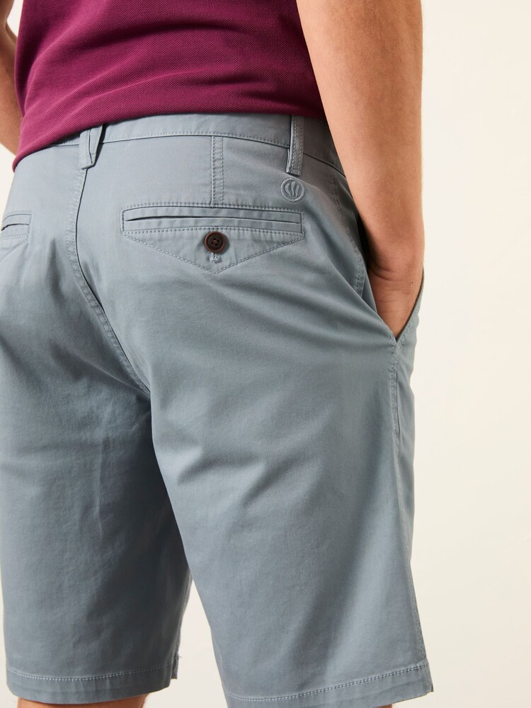 دنيم - شورت تشينو من FatFace - صورة 2 من 5 دنيم - شورت تشينو من FatFace - صورة 2 من 5