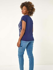 Camiseta elástica floral Roman Hotfix - Imagem 3 de 5