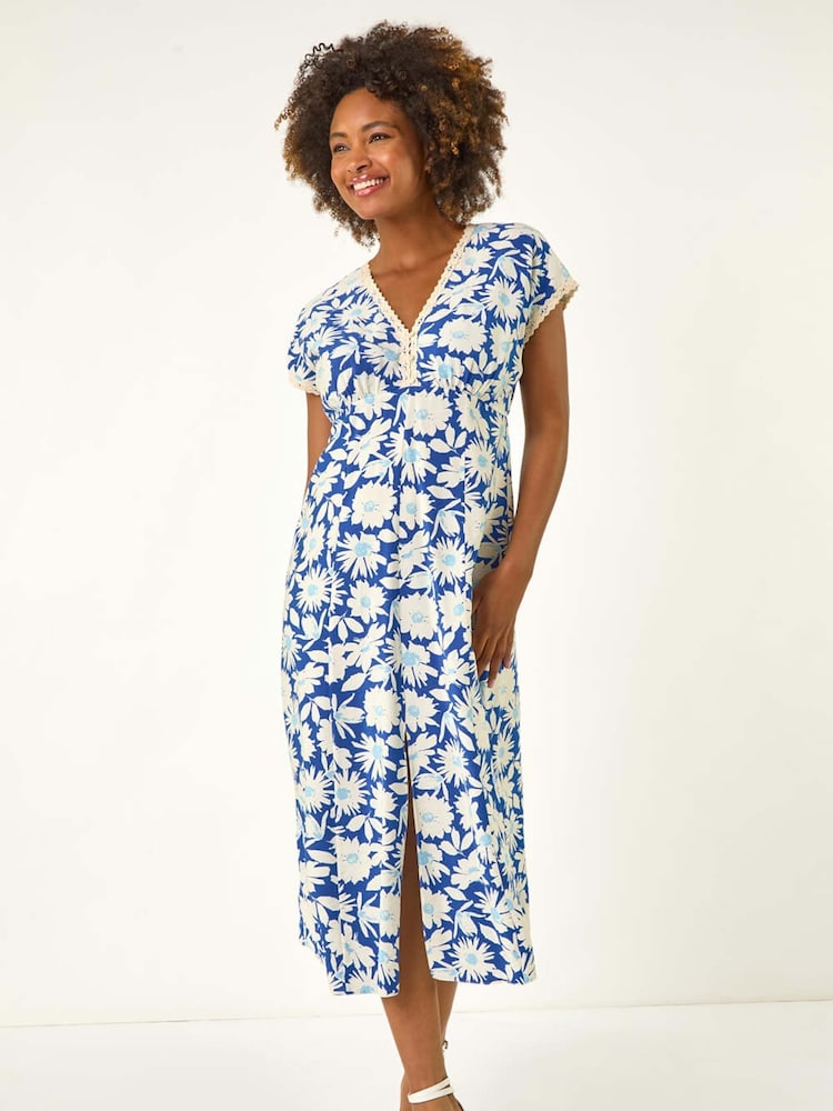 Azul - Vestido midi com estampa de margaridas romanas e acabamento em renda - Imagem 2 de 5
