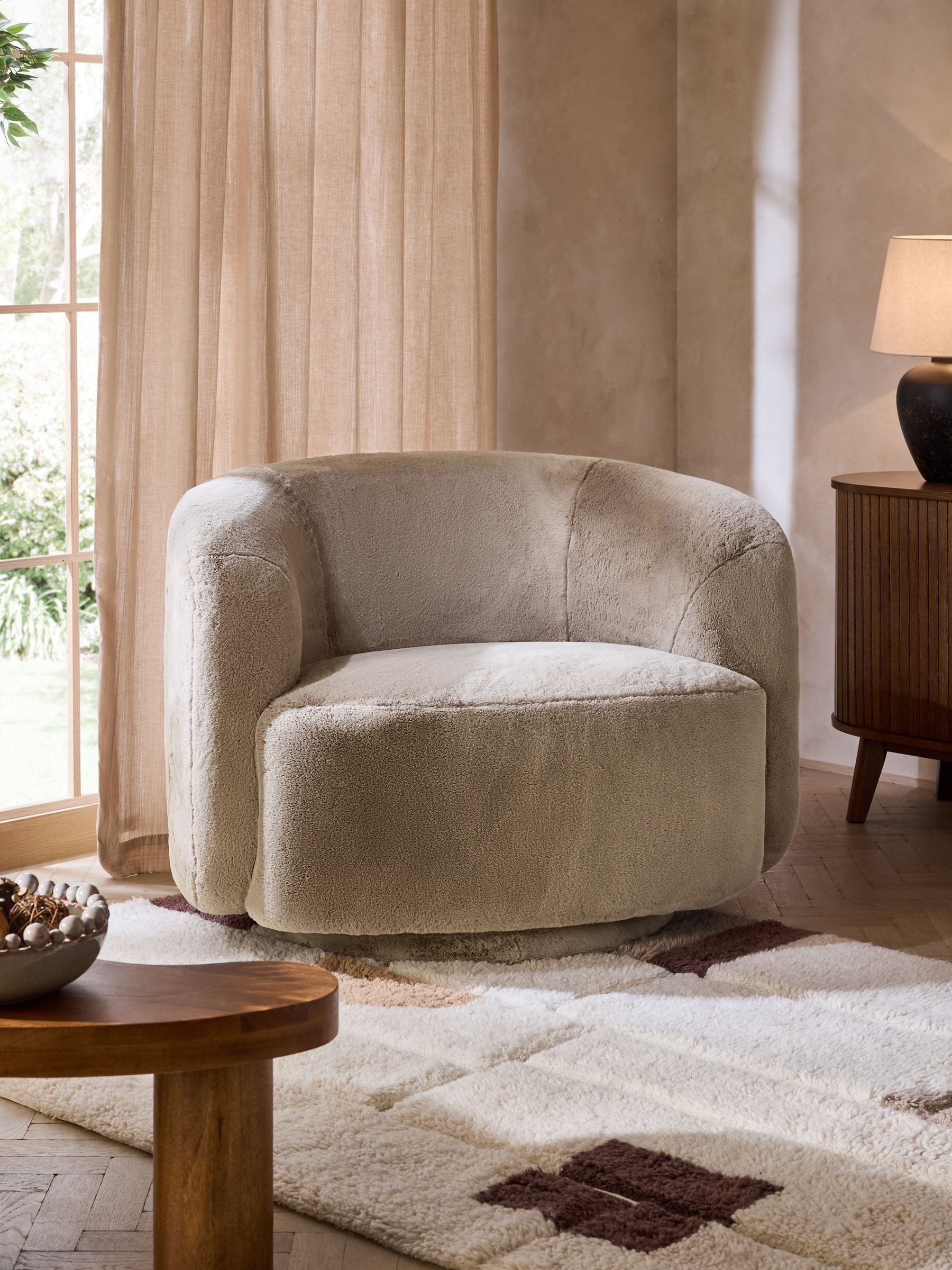超美品　ミューズドゥドゥーズィーエムクラスフォックスファーティペット Buy Oslo Faux Fur Mink Brown Theo Swivel Snuggle Chair from the