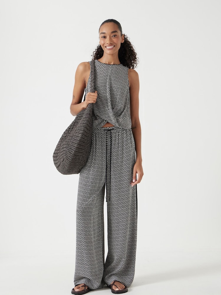 Hush Front Knot Crop Top - Imagen 2 de 6 Hush Front Knot Crop Top - Imagen 2 de 6