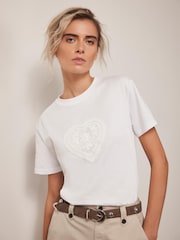 Mint Velvet Crochet Heart T-Shirt - Imagen 4 de 7