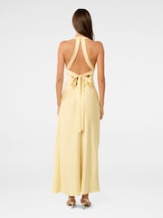 Vestido longo sem costas de cetim Audrey Forever New - Imagem 2 de 5