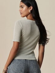Champagne Gold - Camiseta Crew Neck de manga curta com brilho - Imagem 3 de 4