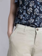 Crema - Weird Fish Annalise Knee Length Chino Shorts - Imagen 4 de 7