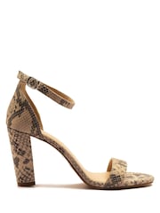 Animal - Off The Hook Mayfair Snake Print Block Heel Ankle Strap Sandals - Imagem 4 de 8