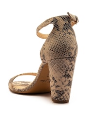 Animal - Off The Hook Mayfair Snake Print Block Heel Ankle Strap Sandals - Imagem 5 de 8