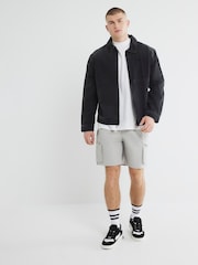 Grau - River Island Nylon Cargo Shorts - Bild 1 von 1
