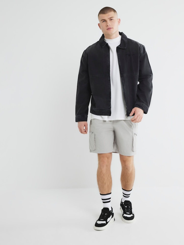 Grau - River Island Nylon Cargo Shorts - Bild 1 von 1