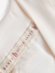 عاجي ـ روب زفاف بكُم ريش من B by Ted Baker - صورة 8 من 10