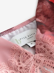 B by Ted Baker Růžová zimní Glow saténová krajková košilka - Obrázek 11 z 12