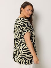 Yours Curve Black Animal Abstract Top - Image 3 of 5