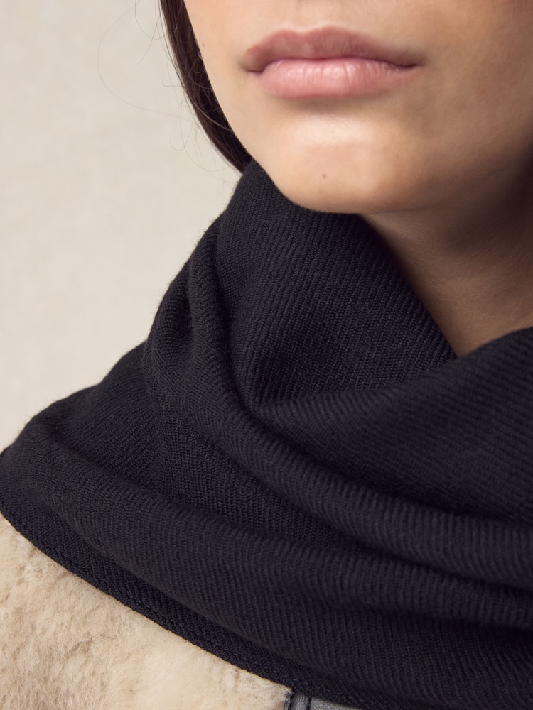 Black Premium Made in Italy Twill Midweight Shawl Scarf - Image 3 of 3 Black Premium Made in Italy Twill Midweight Shawl Scarf - Image 3 of 3
