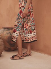 Rot/Palmenprint - Sommerliches Midi-Trägerkleid - Bild 5 von 8