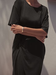 Schwarz - Sommerliches Jersey-T-Shirt-Kleid mit gedrehtem Design - Bild 5 von 8