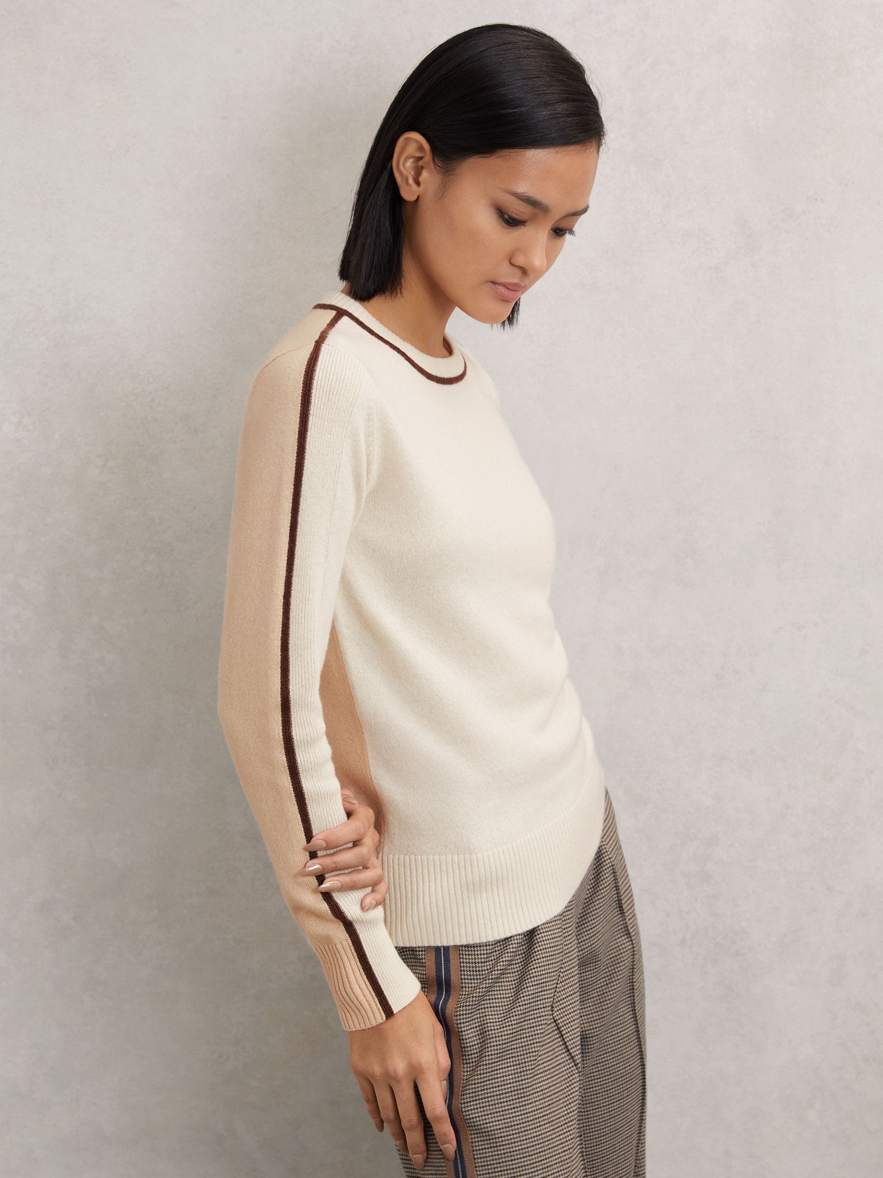 Reiss Cream/neutral Wool-blend Colour-block Jumper With Cashmere