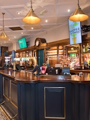 Virgin Experience Days Proper Pubs Fish and Chip Feast with Wine or Beer for Two - Image 2 of 2