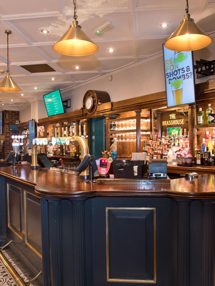 Virgin Experience Days Proper Pubs Fish and Chip Feast with Wine or Beer for Two - Image 2 of 2
