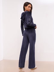Marineblau - Lipsy – Jogginghose aus Velours mit Stickerei und weitem Bein - Bild 4 von 5