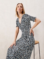 Ro&Zo Black Petite Ground Ditsy Print Shirred Cuff Midi Dress - Image 2 of 3