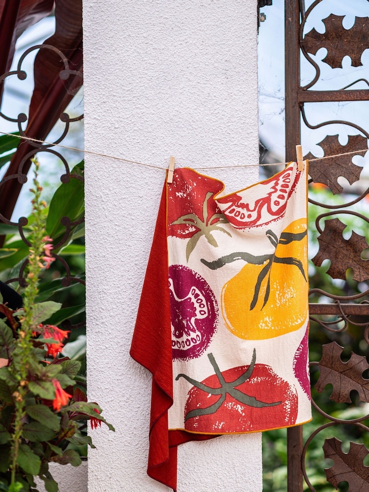 Purer Home X Eden Project Set of 2 Multi Tomatoes Double Oven Gloves & Tea Towel - Image 2 of 6